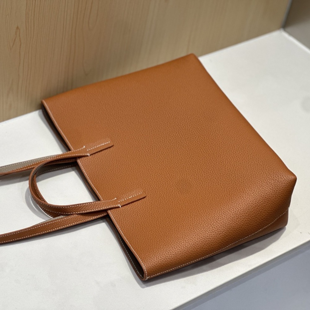 Внутри и снаружи контрастные ц – обзор и цена Quiet Luxury Bags Tote