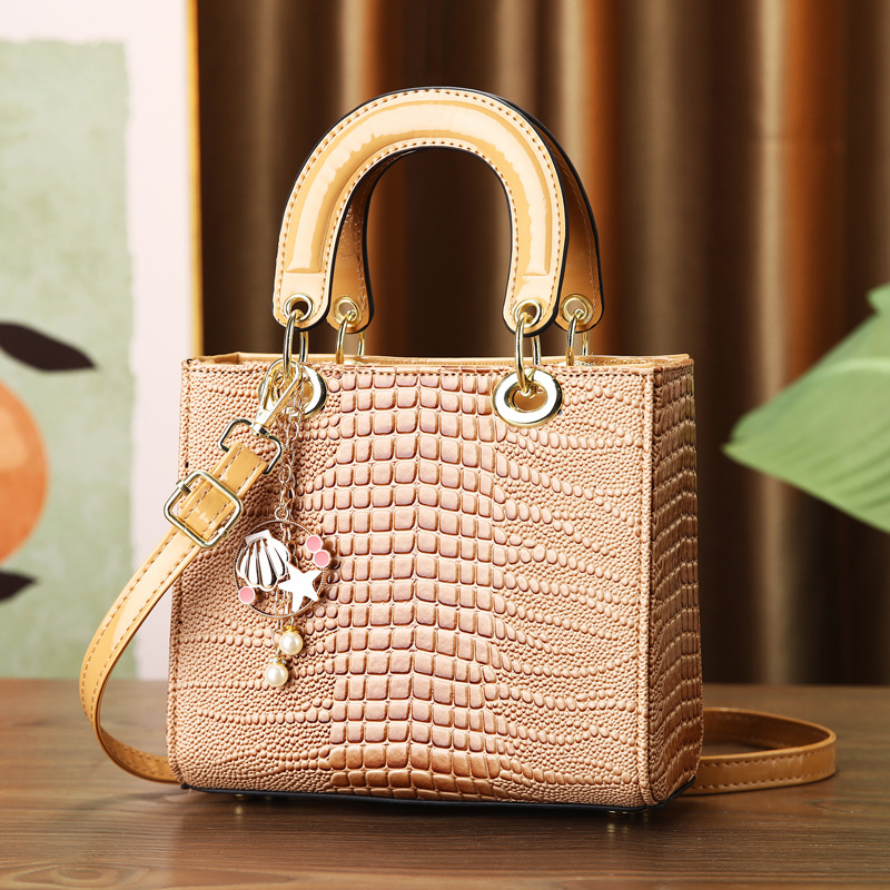 Маленькая квадратная сумка с к – обзор и цена Luxury Bags Classy