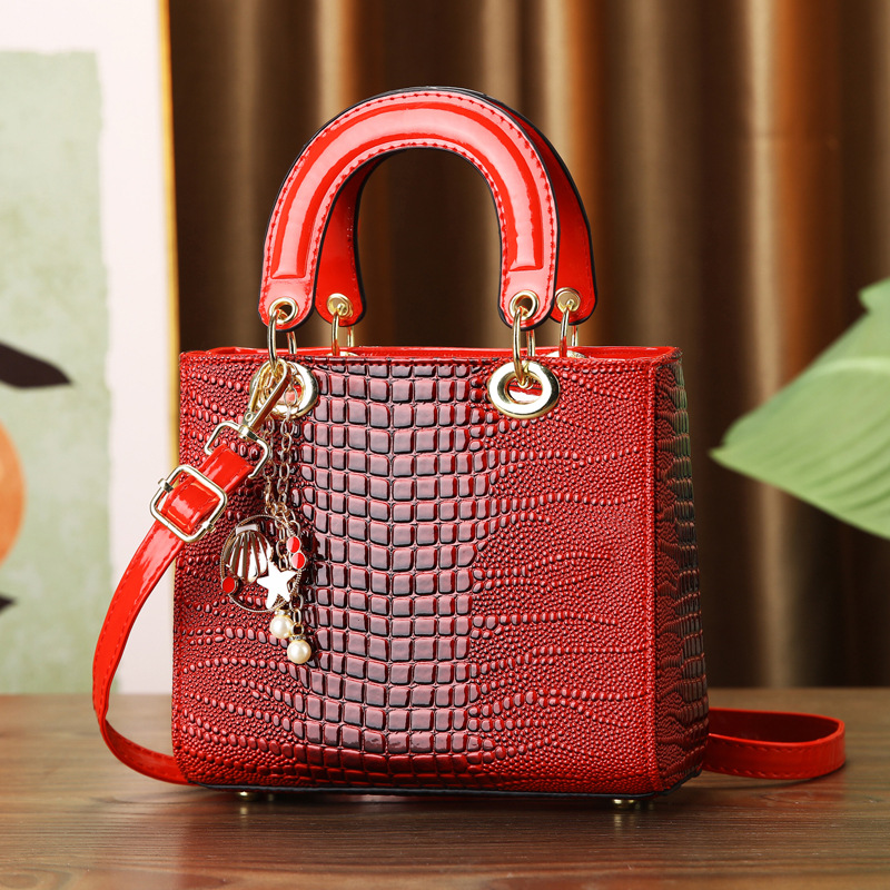 Маленькая квадратная сумка с к – обзор и цена Luxury Bags Classy